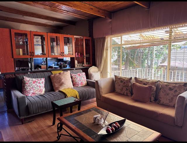 5 BEDROOM HOUSE FOR SALE IN CONSTANTIA PARK